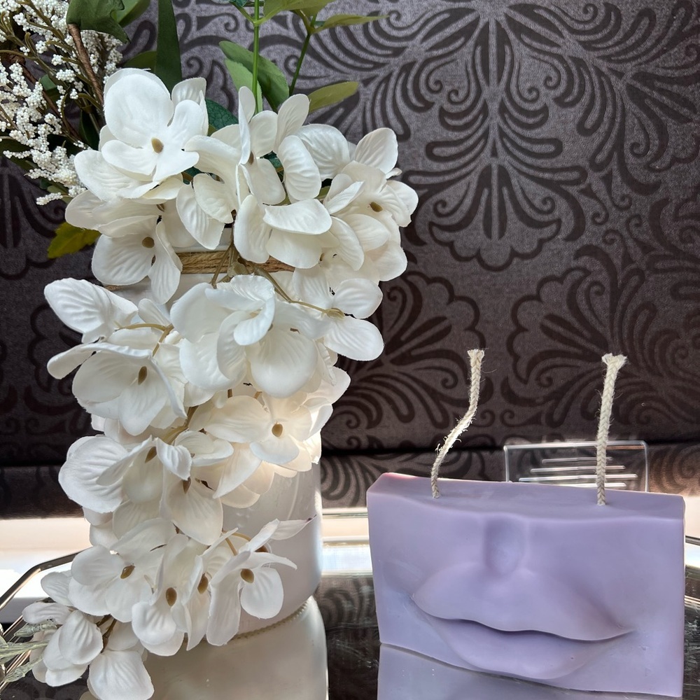 Purple Kiss Candle - Yuzu Blossom Scent